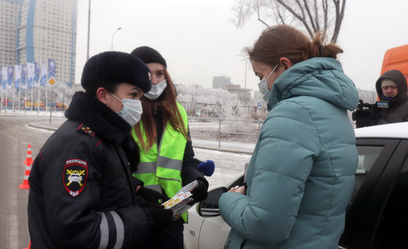 Волгоградцам напомнили о важности соблюдения правил дорожного движения и внимательности на дорогах