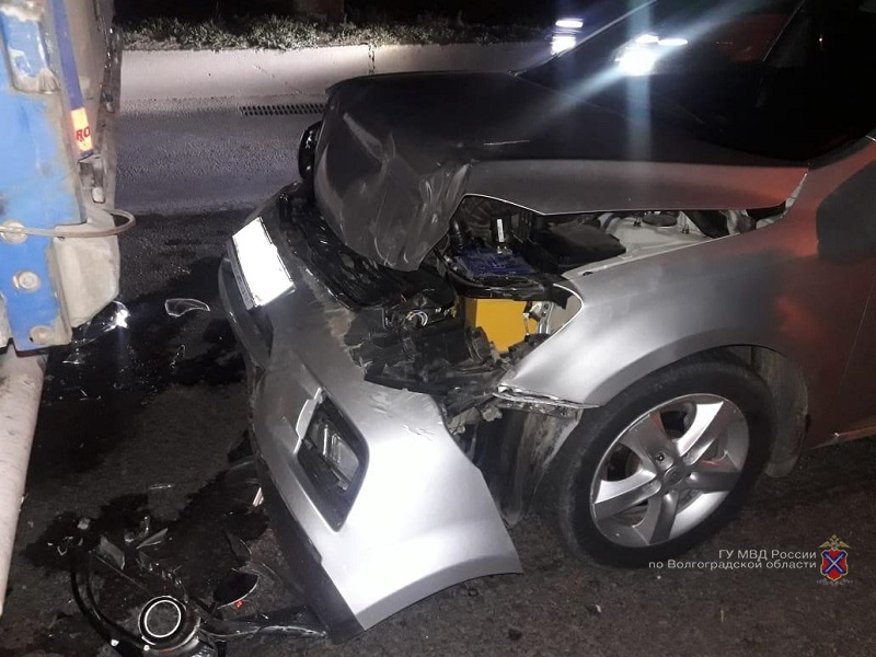 Pajero протаранил маршрутку и снес мужчину на остановке из-за волгоградца на Lexus 