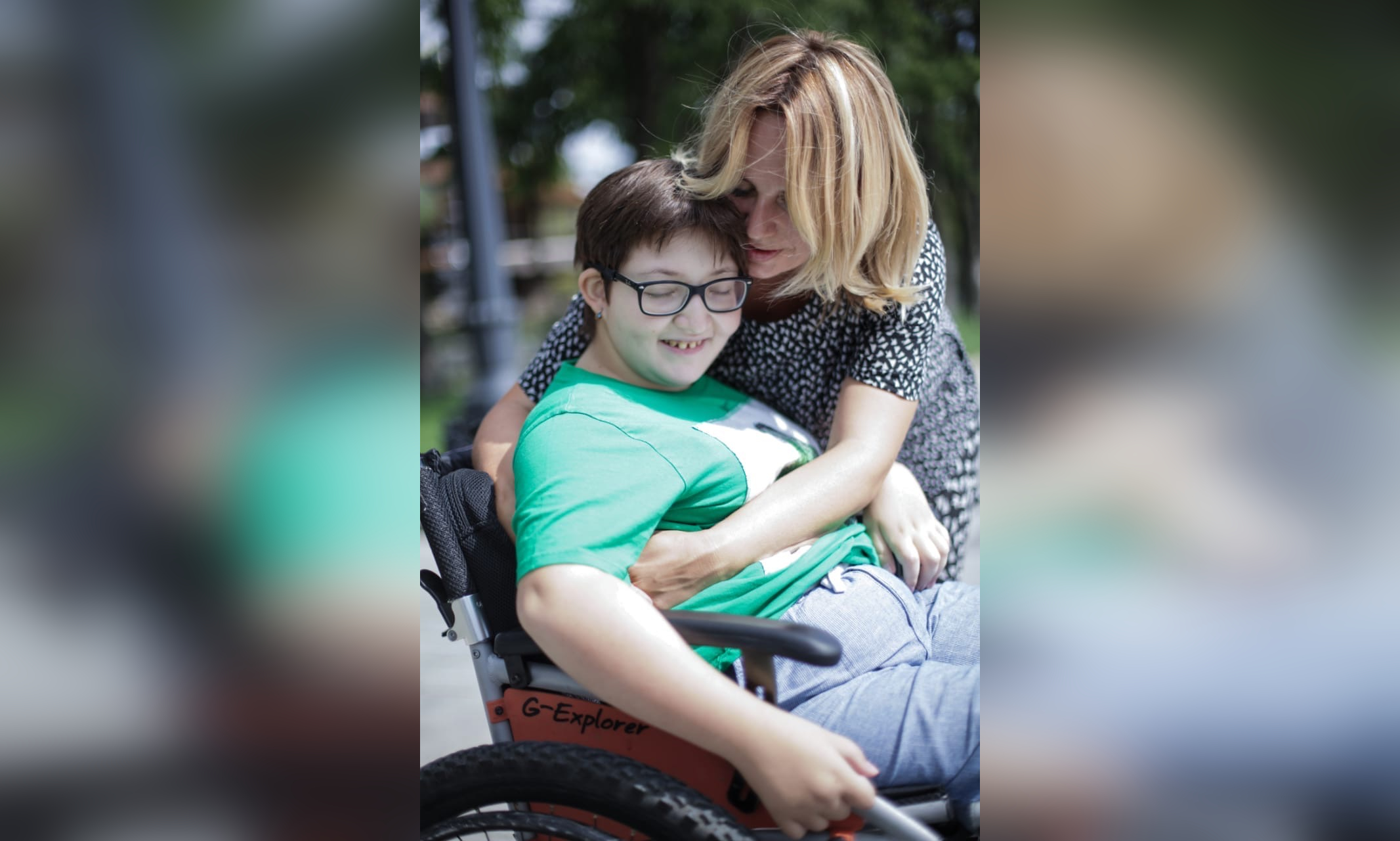 Волгоградская художница с ограниченными возможностями здоровья пытается заработать себе на реабилитацию