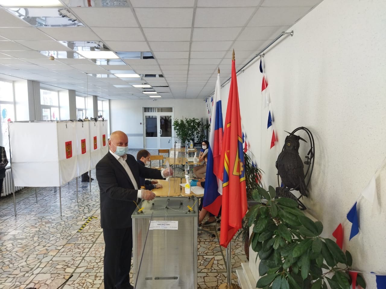 Мэр Волгограда Виталий Лихачев проголосовал