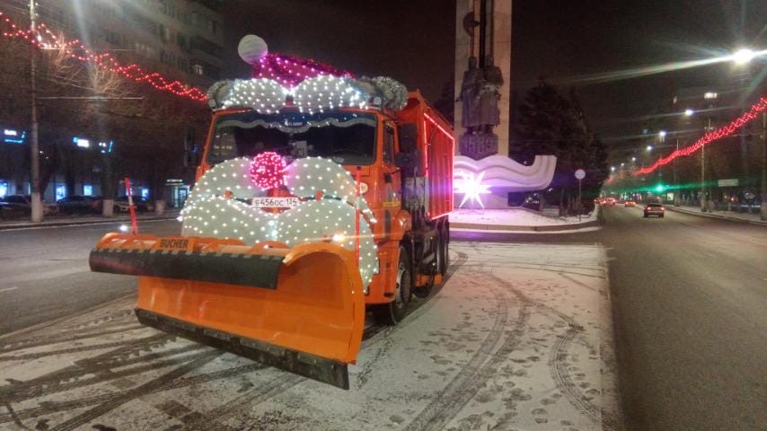 Дороги под контролем: в Волгоградской области на расчистку вышли более 300 единиц спецтехники