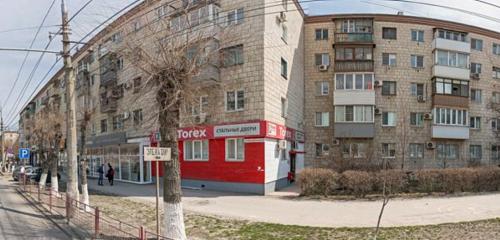 При обрушении балкона жилого дома в Ворошиловском районе Волгограда пострадала женщина