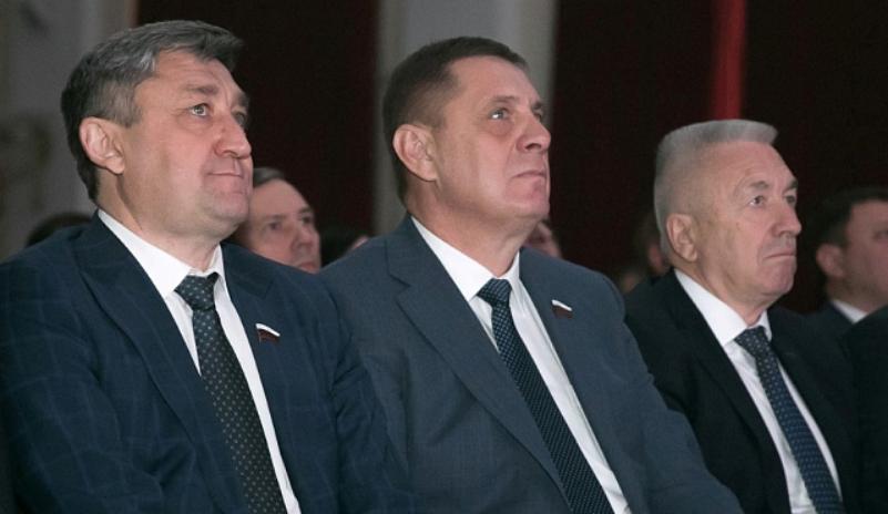 Сколько получают  депутаты и чиновники Волгограда