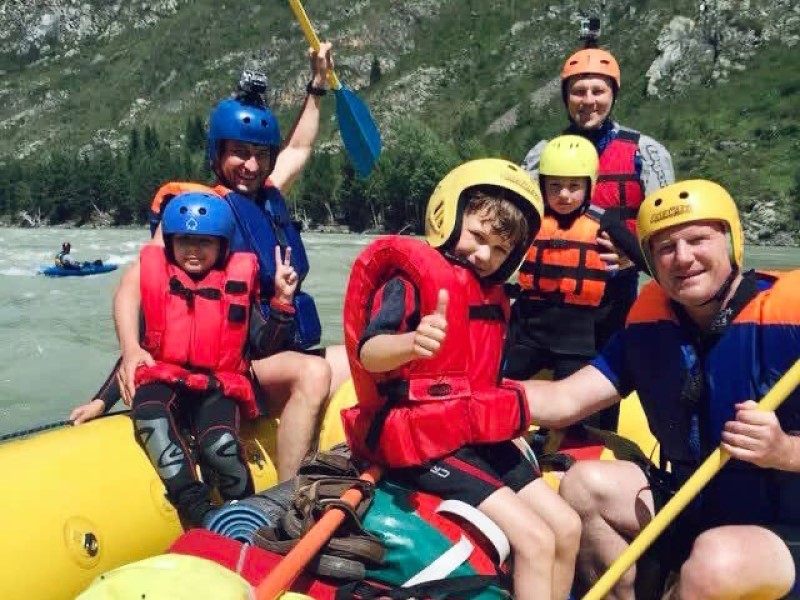 «Вас им никто не заменит»: многодетный отец Олег Савченко обратился к мамам и папам 1 июня