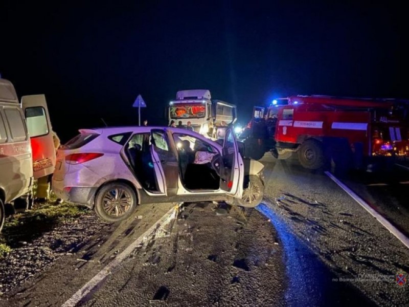Мужчина погиб и двое пострадали в ДТП на трассе между Волгоградской и Ростовской областями