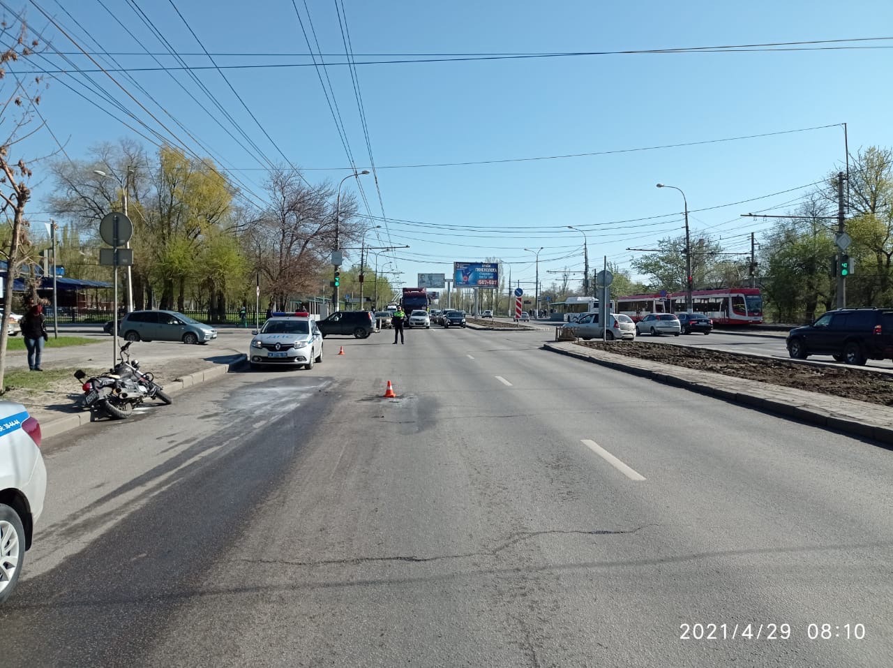 В Волгограде на дороге загорелся мотоцикл: водитель получил серьезные ожоги 