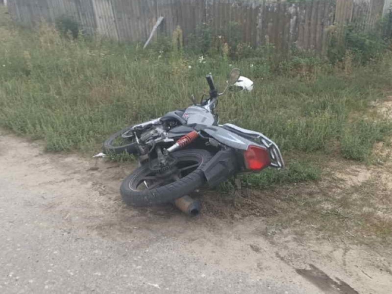 Двое школьников перевернулись на мотоцикле в Волгоградской области