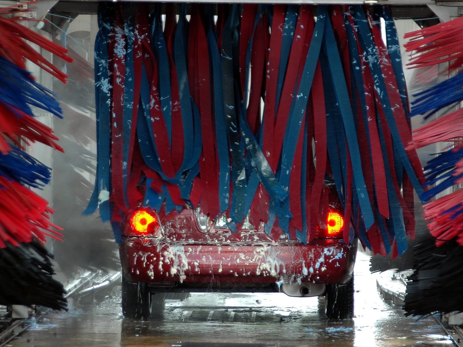 Владелец автомойки в Камышине надругался над подчиненной