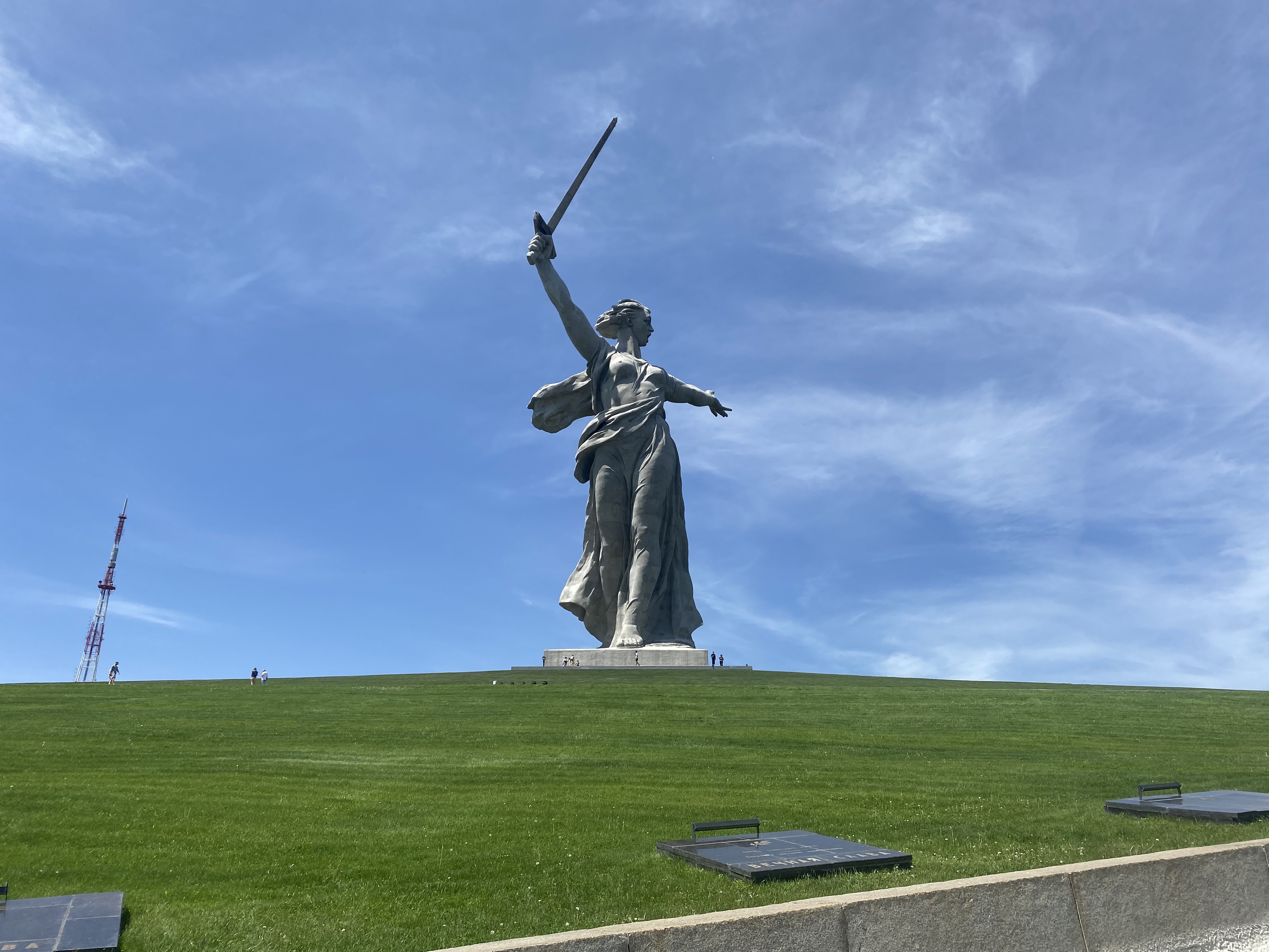 Полиция ищет волгоградца, расстрелявшего толпу людей ночью у ТРЦ