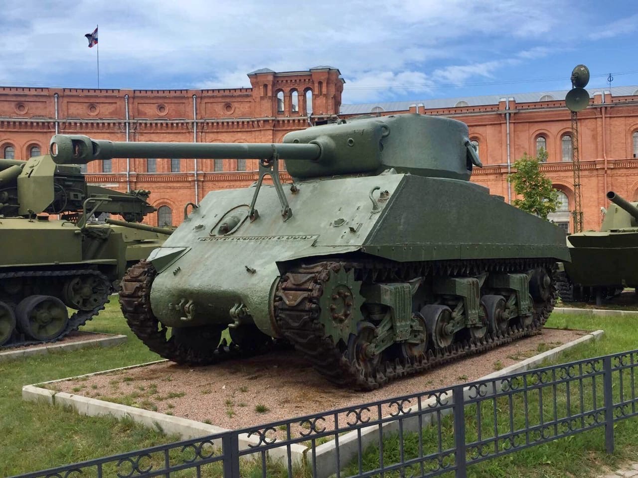 Пять лет в колонии строгого режима проведет срочник, торговавший наркотиками в части в Волгограде