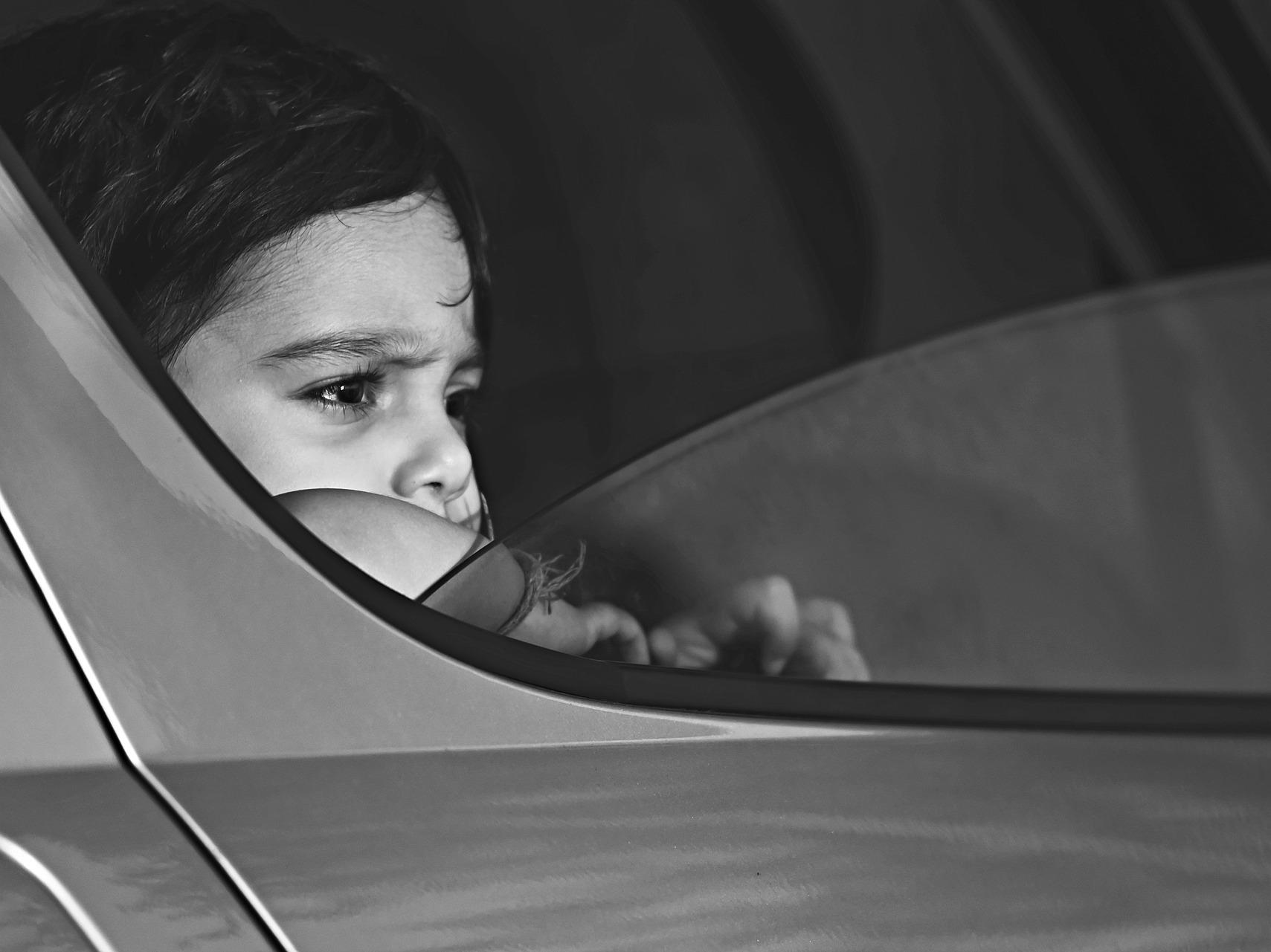 За сутки два автомобиля улетели в кювет в Волгоградской области