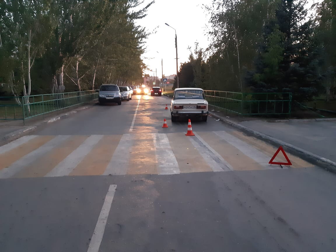 Летела на большой скорости: волжанка сбила двух детей на переходе у школы