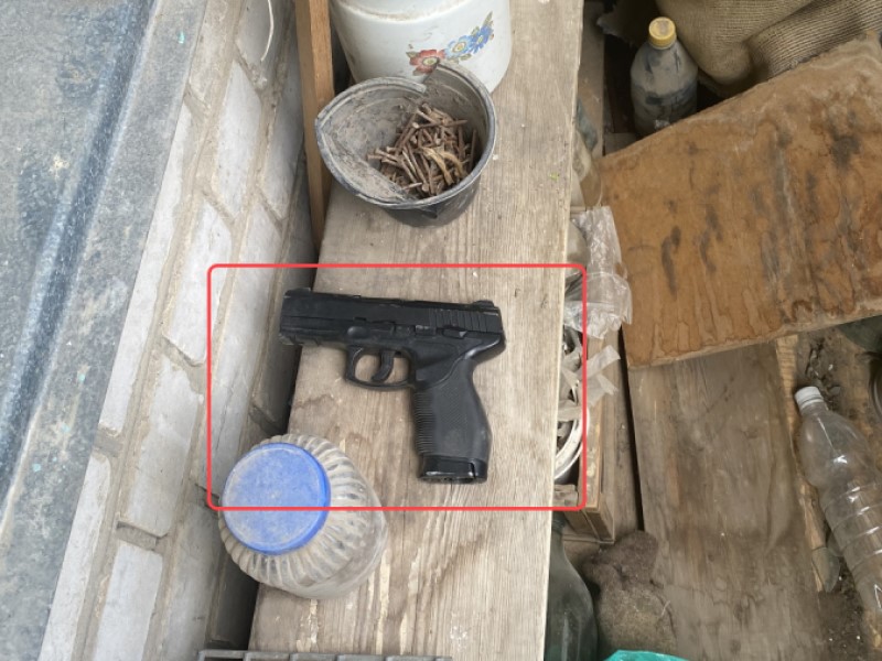 Волжанин с похожей на пистолет штучкой устроил разборки с соседом