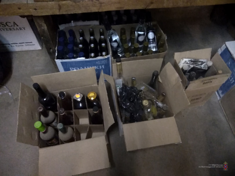 Сэкономил в три раза: двое сотрудников Росалкогольрегулирования идут под суд в Волгограде