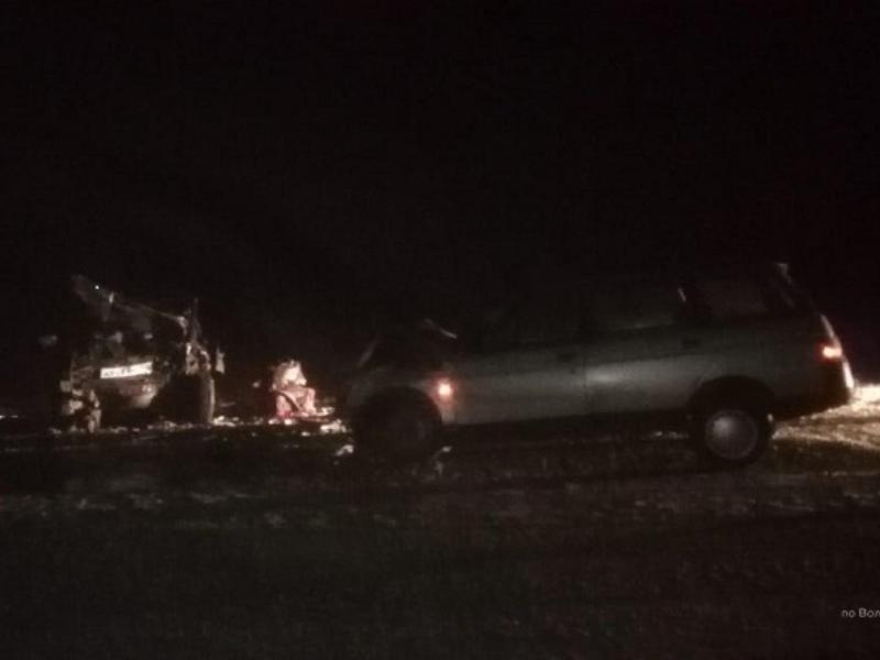 Выехавший на «встречку» пенсионер на ВАЗе скончался после столкновения с иномаркой в Волгоградской области