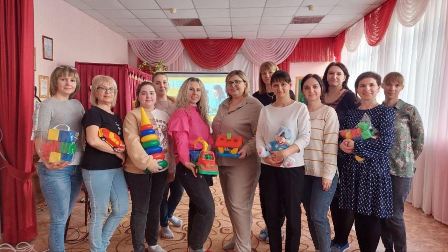 Педагогам детских садов Волгограда рассказали про то, как играть с детьми и работать с родителями