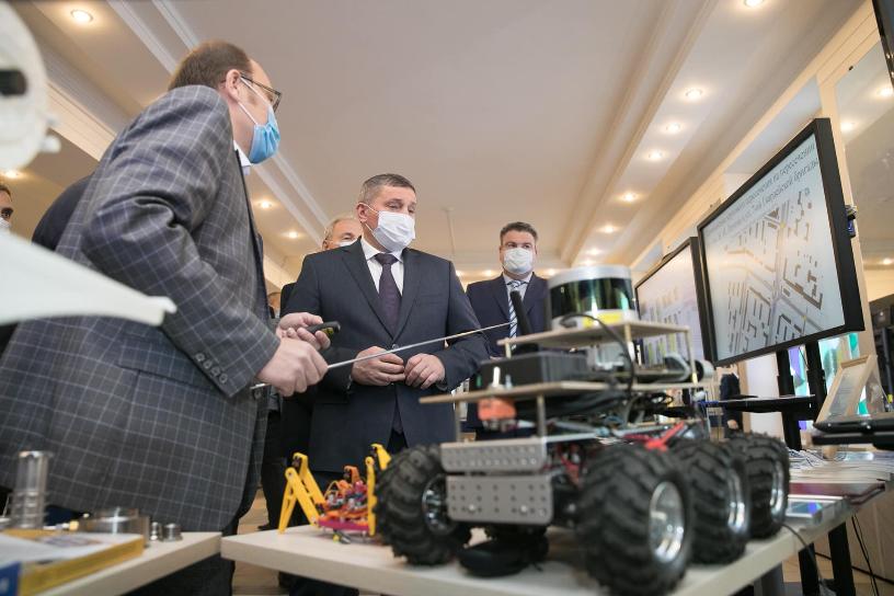 Волгоградский технический университет губернатор наградил желтой медалью, толщиной три миллиметра