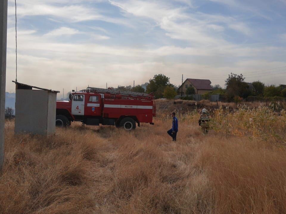 Три района Волгоградской области оказались в огне из-за сильного ветра