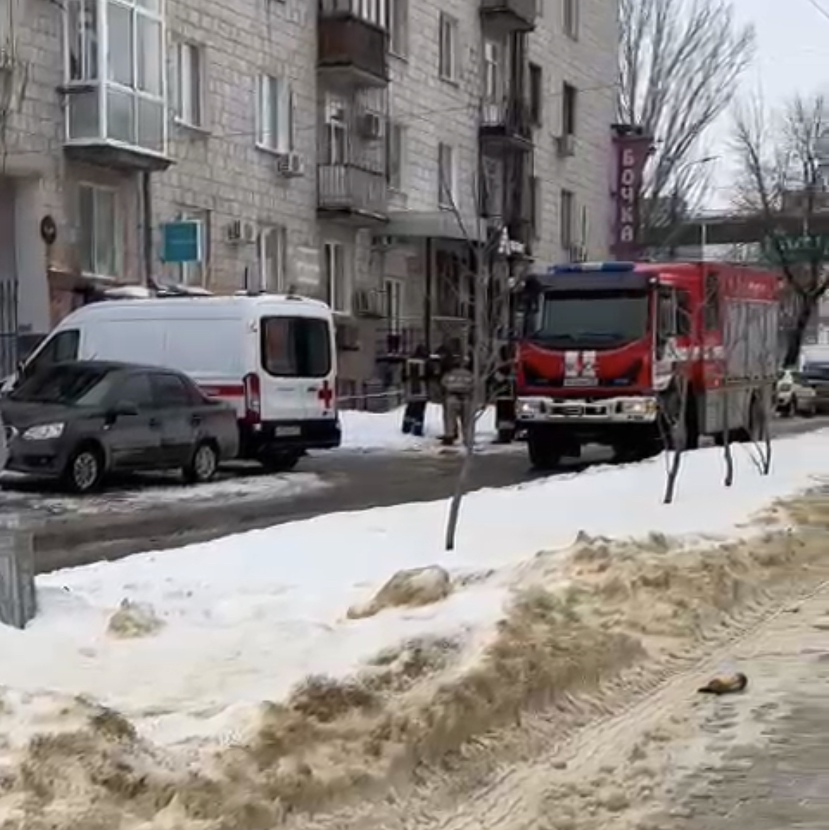 Бесовское место: в волгоградском дворе, где из окна выпала школьница и умер дворник, теперь случился пожар