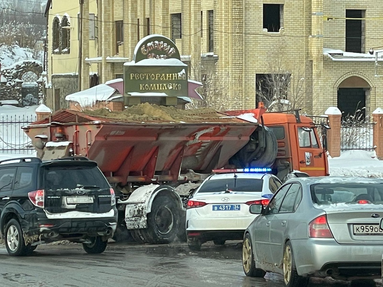 Спецтехника попала в аварию на севере Волгограда | Остров свободы