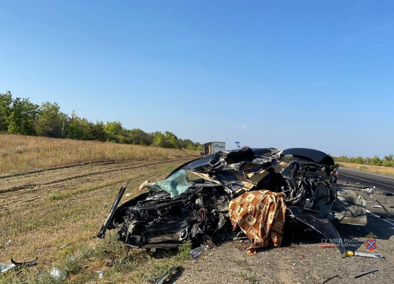 Два человека погибли в ДТП с большегрузом под Волгоградом