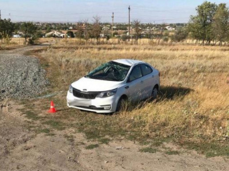Женщина перевернула Kia Rio под Камышином: пострадала восьмилетняя девочка
