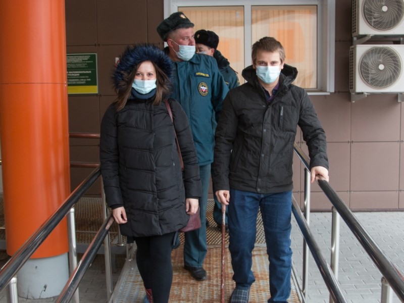 Обварившийся во время спасения людей при порыве трубы в Волжском МЧСник вышел из больницы