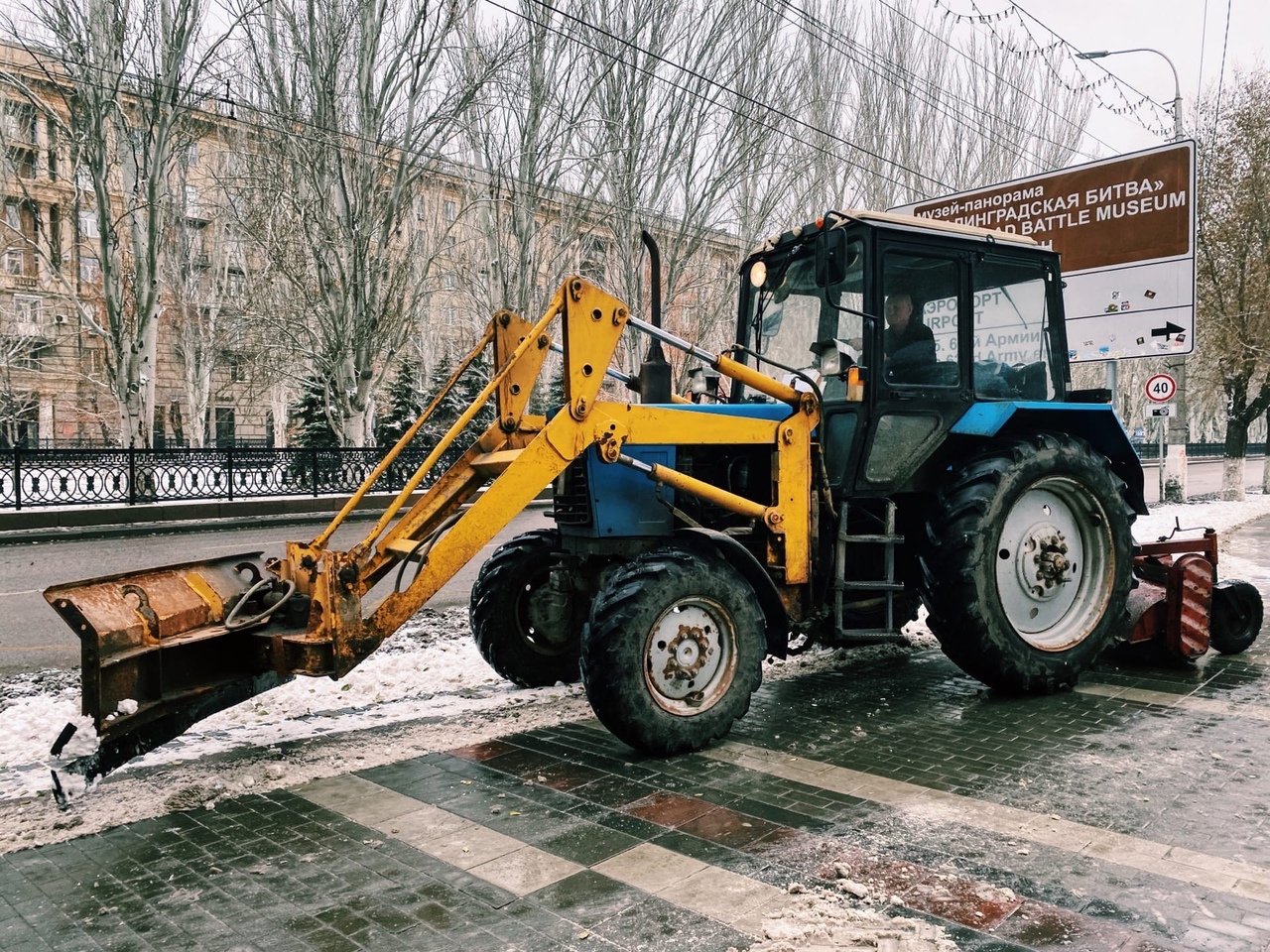 В ночном ДТП с «Приорой» на севере Волгограда пострадало двое человек