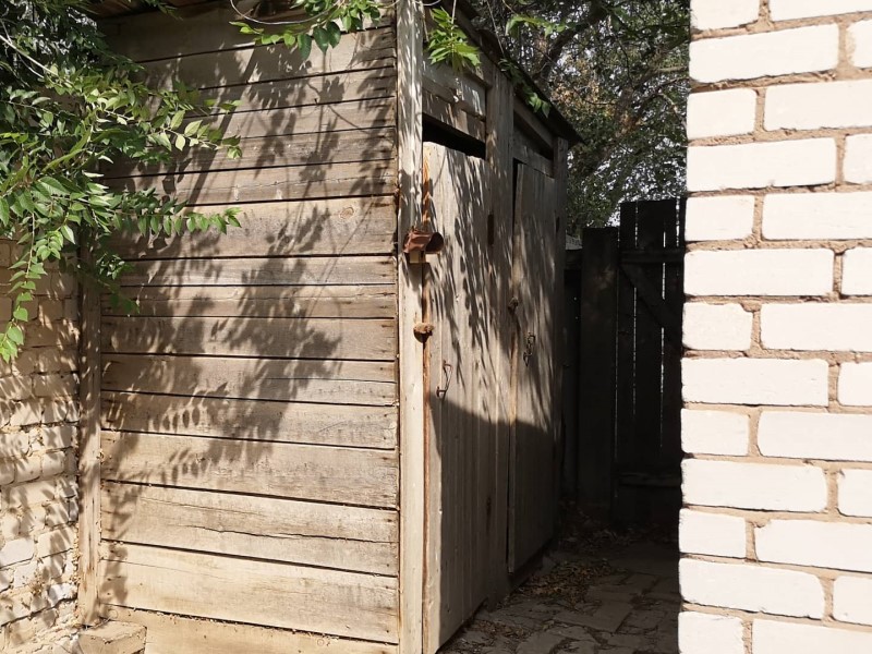 Волгоградский общественник показал, где вынуждены справлять нужду судьи