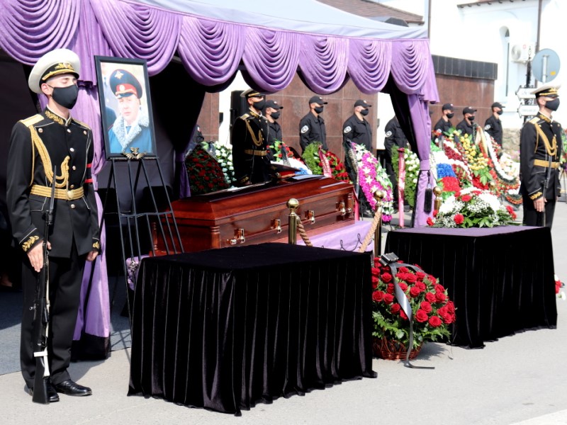 Во время прощания с легендарным полковником Власом над Волгоградом раздались выстрелы