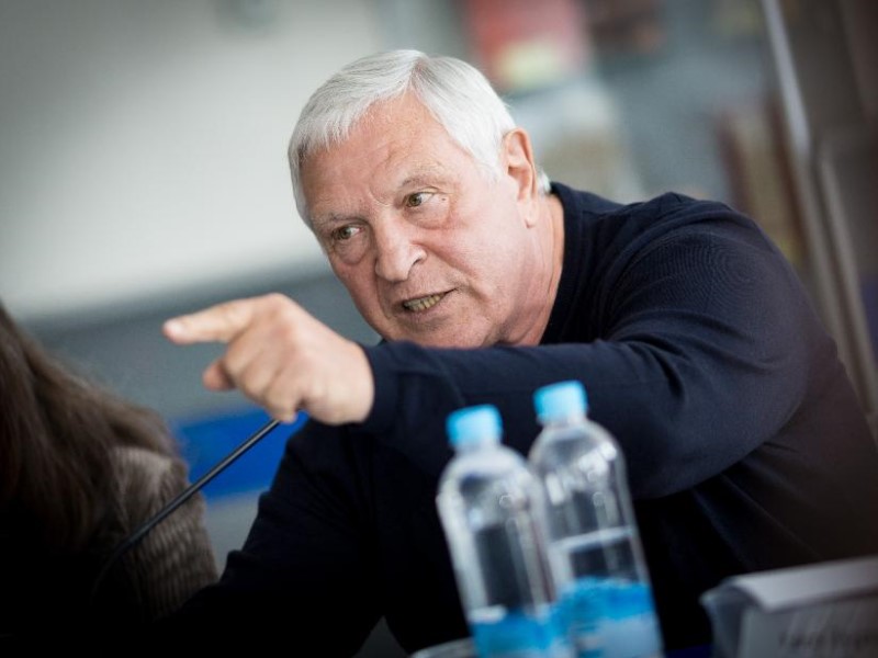 «Отстраненные глаза и затуманенные взгляды»: легендарный волгоградский журналист описал свои диалоги с Бухтиной и Малых о повышении премий и грантов работникам культуры