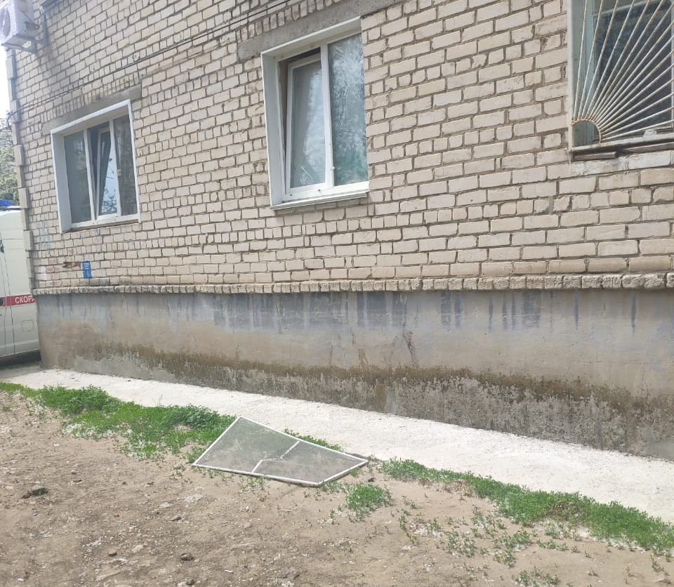 В Волгоградской области погиб трехлетний мальчик, выпавший из окна пятого этажа 
