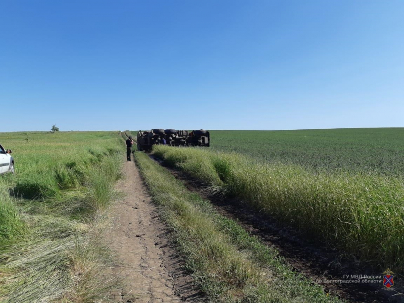КамАЗ перевернулся под Фролово