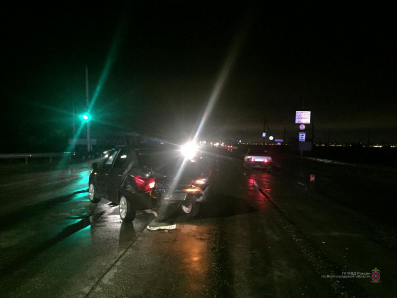 Жительница Астрахани врезалась в остановившийся на «красный» Datsun под Волгоградом: пострадала школьница