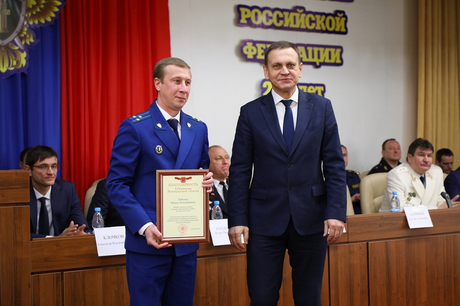 Семья вице – губернатора Харичкина стала получать еще больше денег: растет благосостояние трудящихся