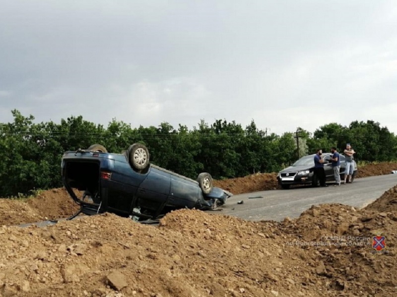 Один подросток погиб и трое пострадали в ДТП в Волгоградской области 