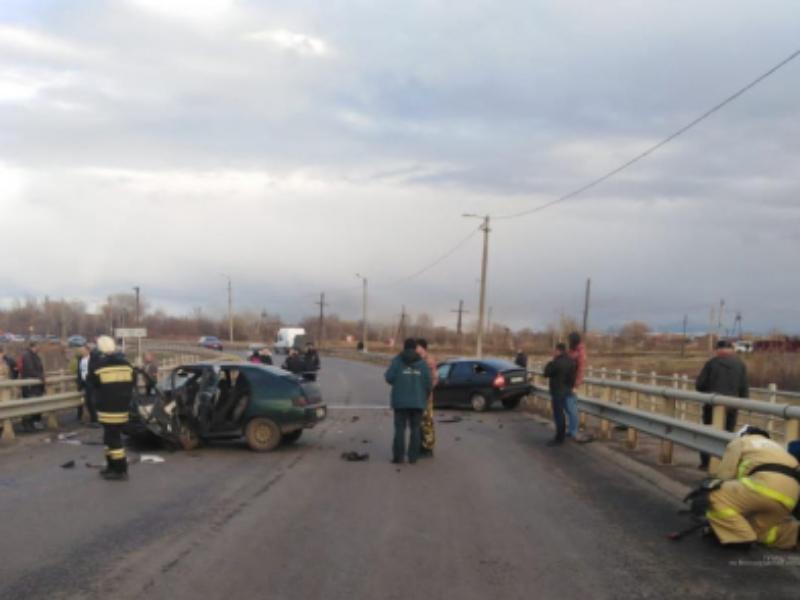 Пренебрёгшая ПДД женщина-водитель и ее пассажир разбились насмерть в Волгоградской области 