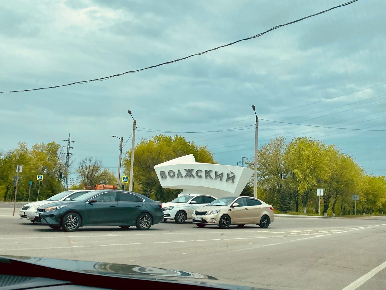 Волжанка отправила себя в больницу, задним ходом протаранив «Жигули»