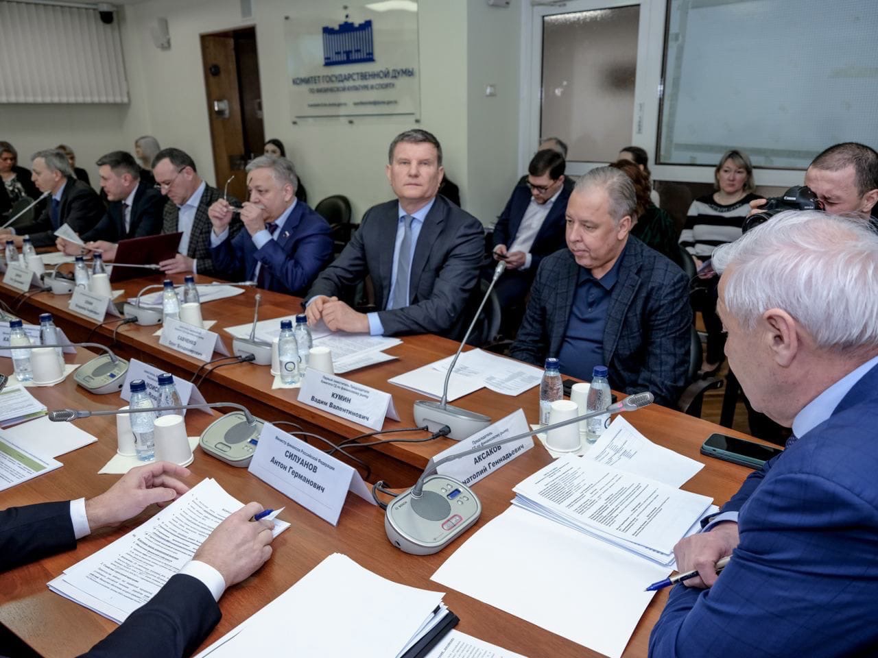 Что делают президент и ЦБ с долларом и рублем, понятно и доступно объяснил запредседателя парламентской комитета по финансовому рынку