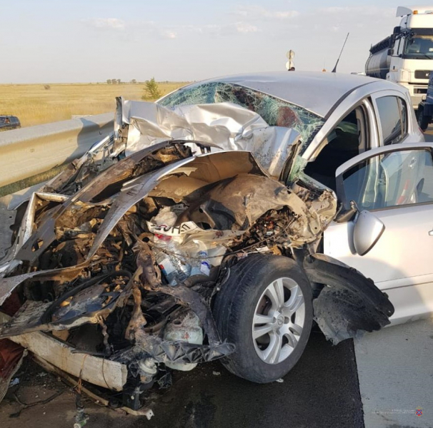 Девятилетний ребенок пострадал в аварии под Волгоградом, где погибли два водителя грузовиков