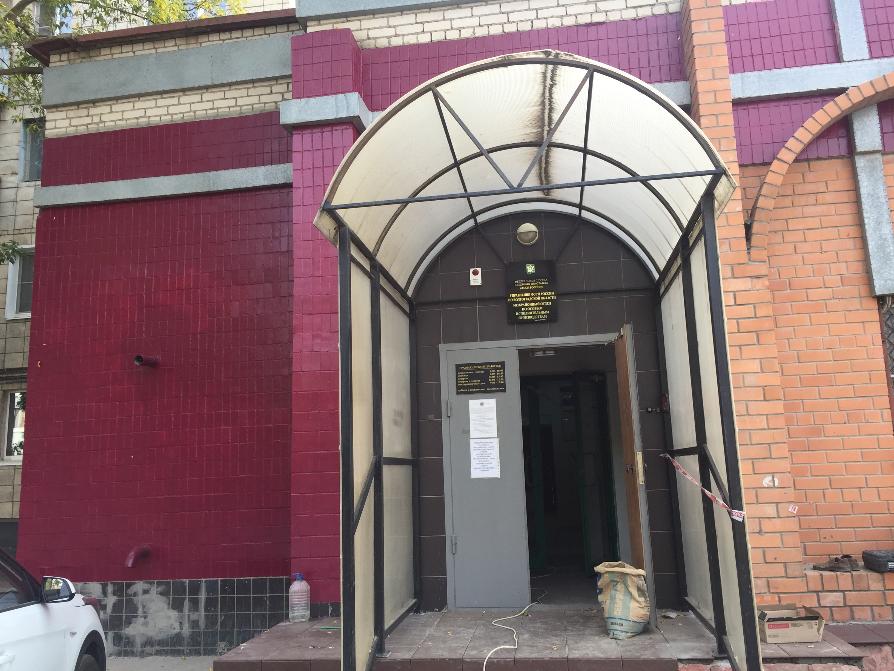 В кроваво – красный цвет выкрасили свое здание волгоградские судебные приставы