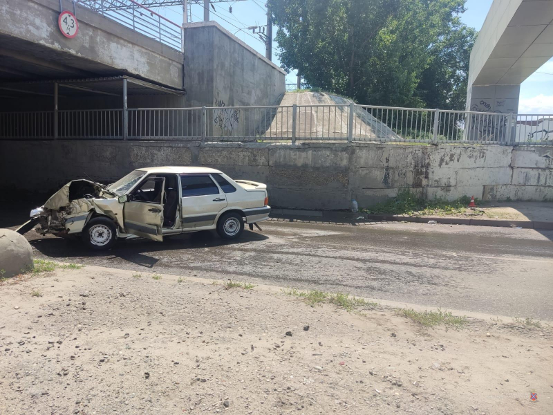 Молодая волгоградка на «пятнашке» воткнулась в бетон