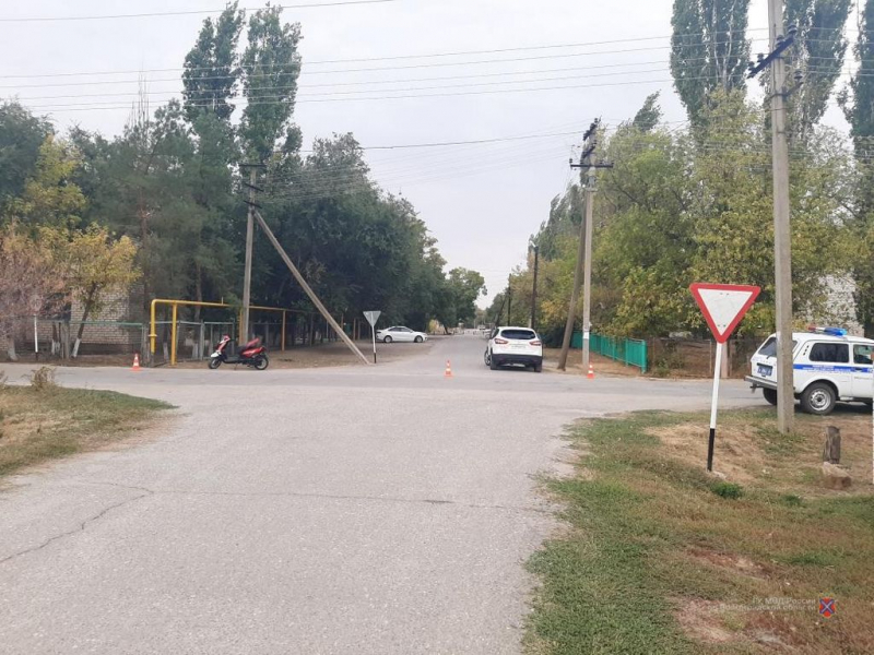 Hyundai протаранил жилой дом в Волгоградской области
