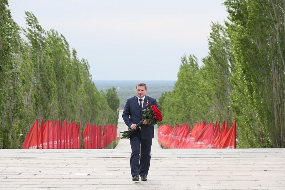 Губернатор Андрей Бочаров начнет 19 ноября с возложения цветов