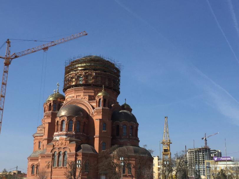 Над строящимся собором на Пасху водрузят крест 