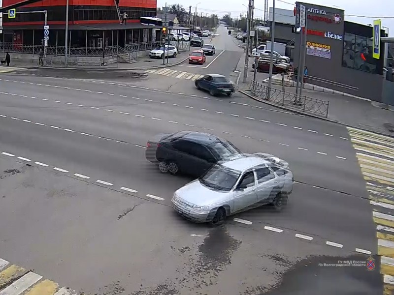 Из-за 24-летней девушки-водителя в больницу попала годовалая волгоградка
