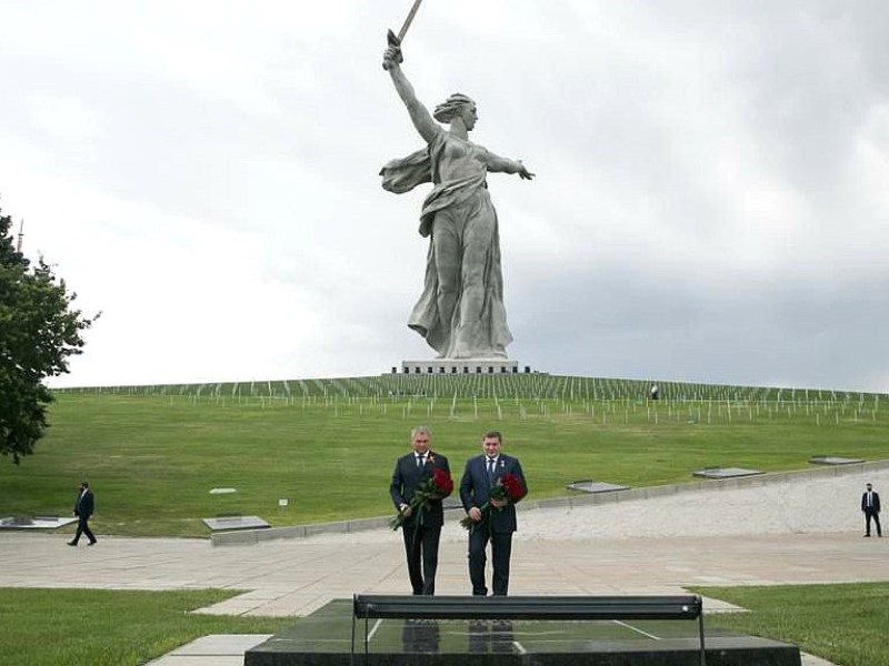 Спикер Госдумы Вячеслав Володин прилетел в город-герой Волгоград