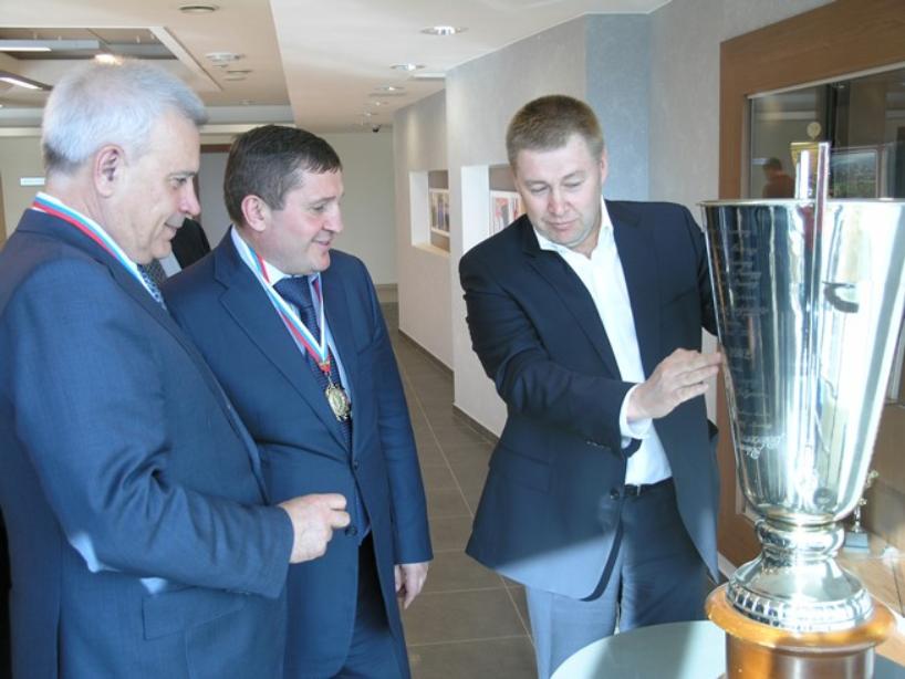 Руководителю волгоградского облспорта на ногу упал кирпич