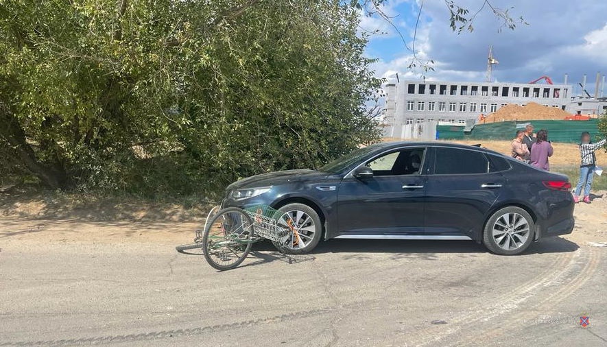 77-летний пенсионер сел на велосипед и попал в ДТП в Волжском