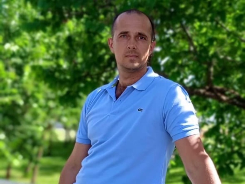 Главный тренер дубовских чемпионов принимает поздравления и подарки